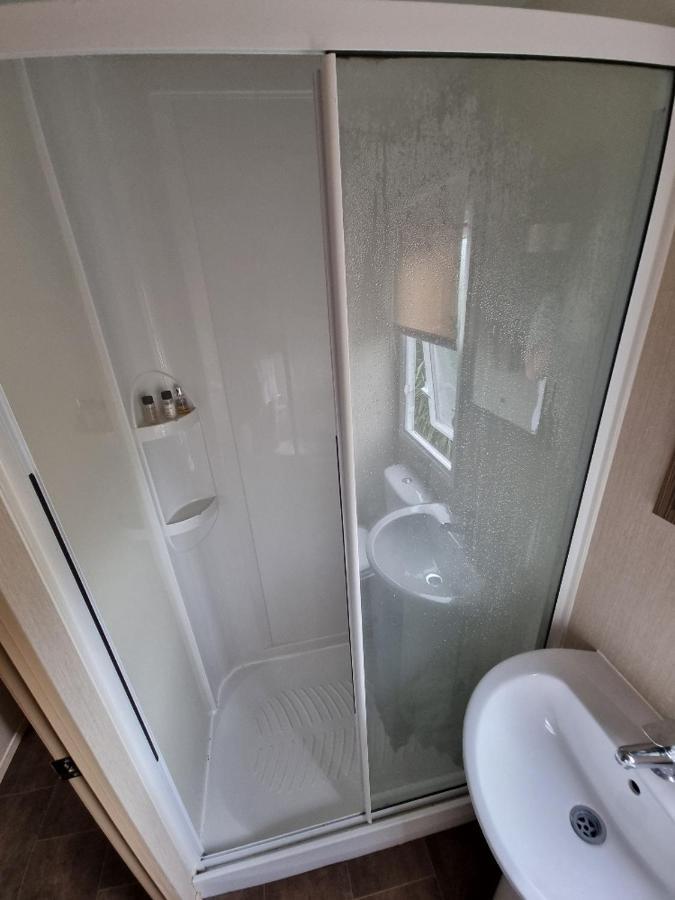 Willow-Static Caravan On Holiday Park Near Margate, Kent Hotel Birchington-on-Sea Exterior photo