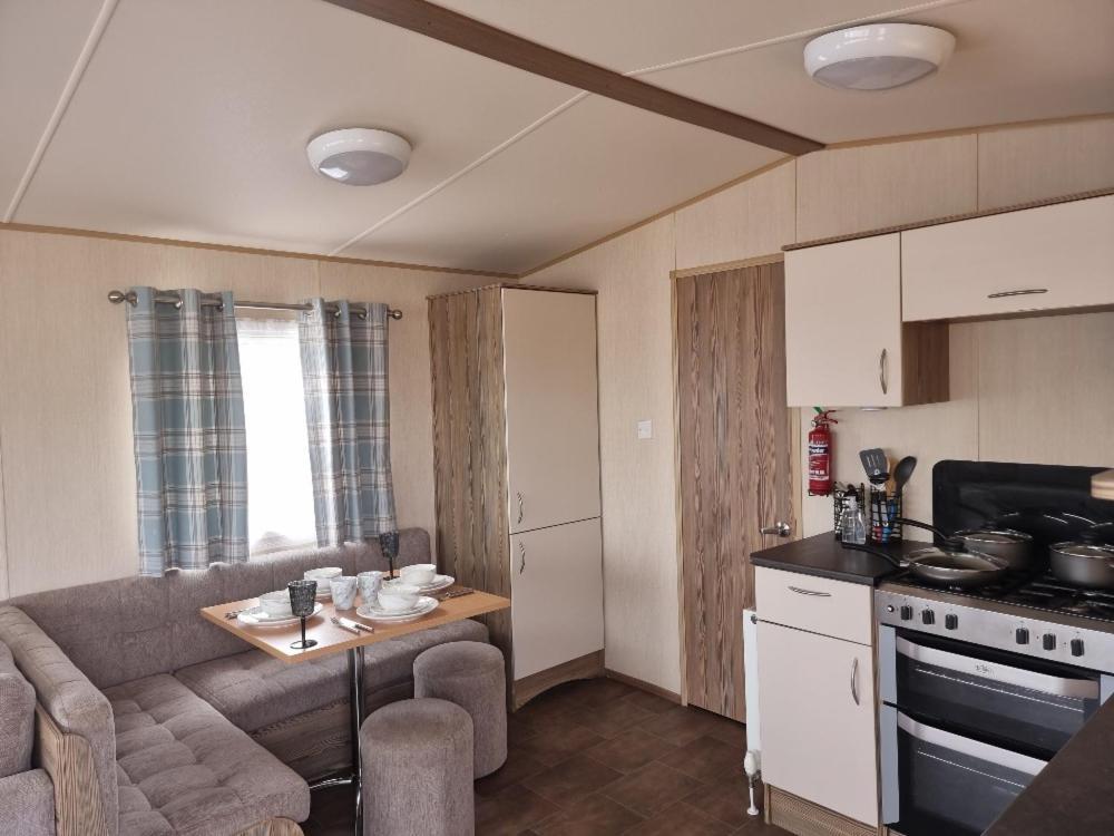 Willow-Static Caravan On Holiday Park Near Margate, Kent Hotel Birchington-on-Sea Exterior photo