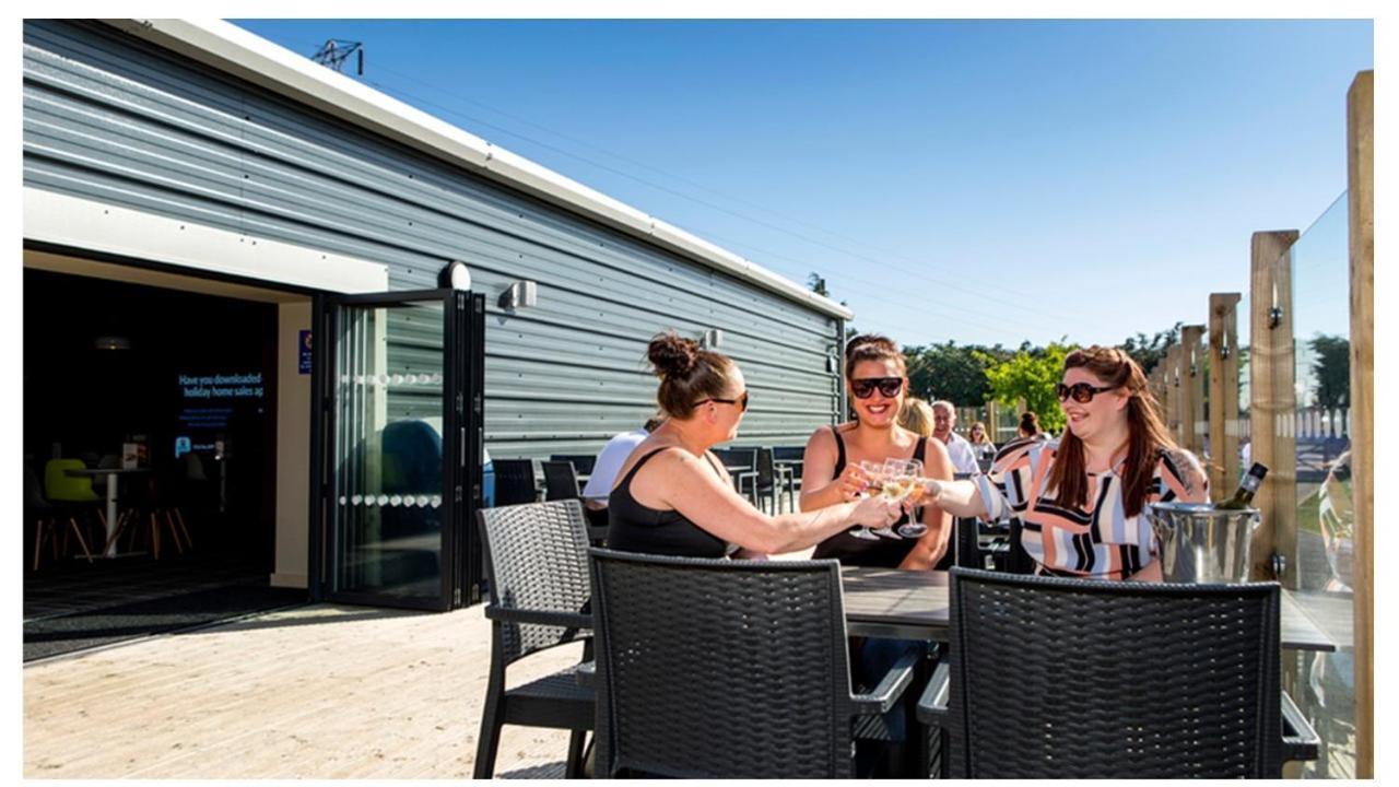 Willow-Static Caravan On Holiday Park Near Margate, Kent Hotel Birchington-on-Sea Exterior photo